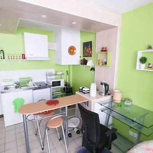 Métro Pigalle,garçonnière 25 M2, 3 Per, Cabarets Théâtres,restaurants,tout Confort , Parigi Francia